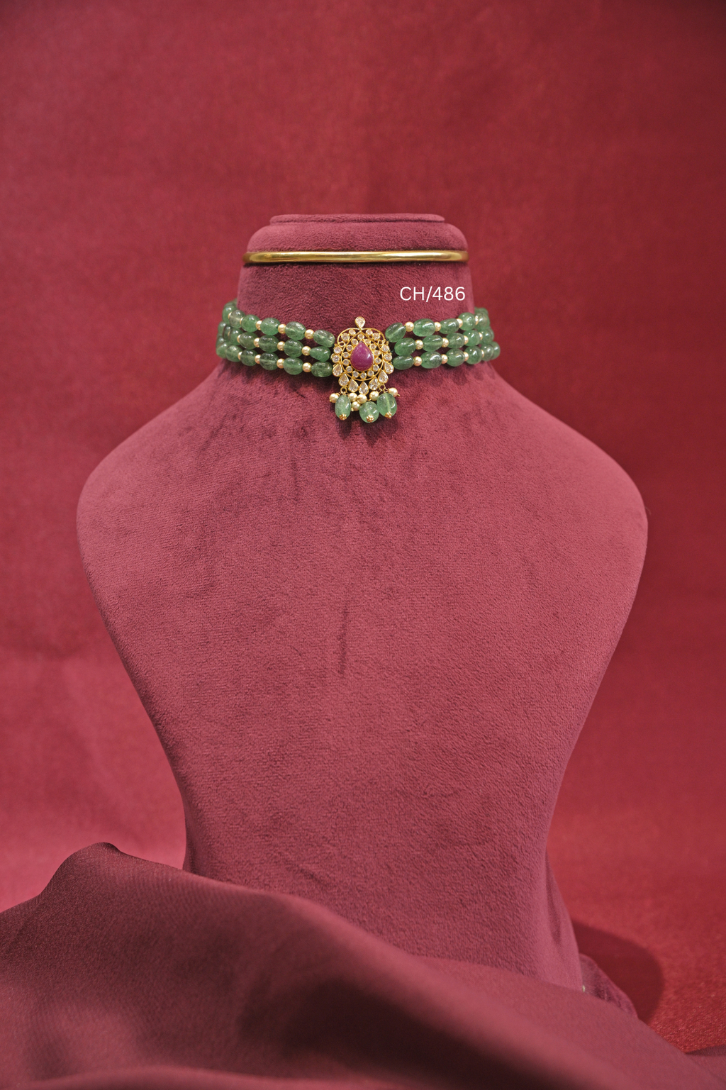 Emerald-Green Oval Bead Choker with Ruby Pendant | SKU: CH/486