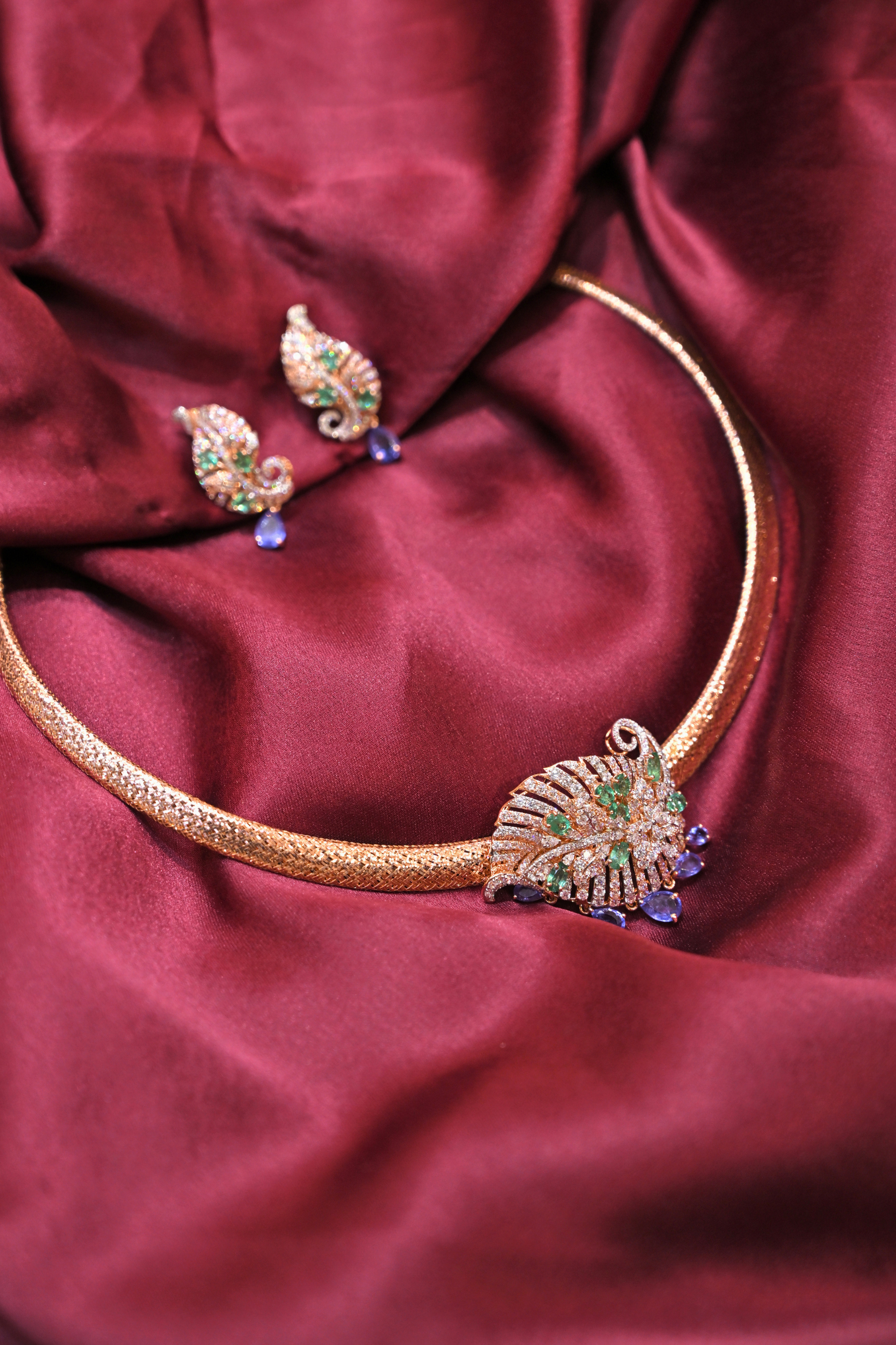 Emerald Leaf Motif Collar Necklace Set