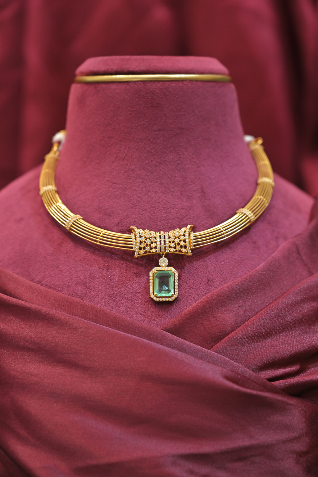 Emerald Green Pendant Multi-Strand Gold Choker Necklace