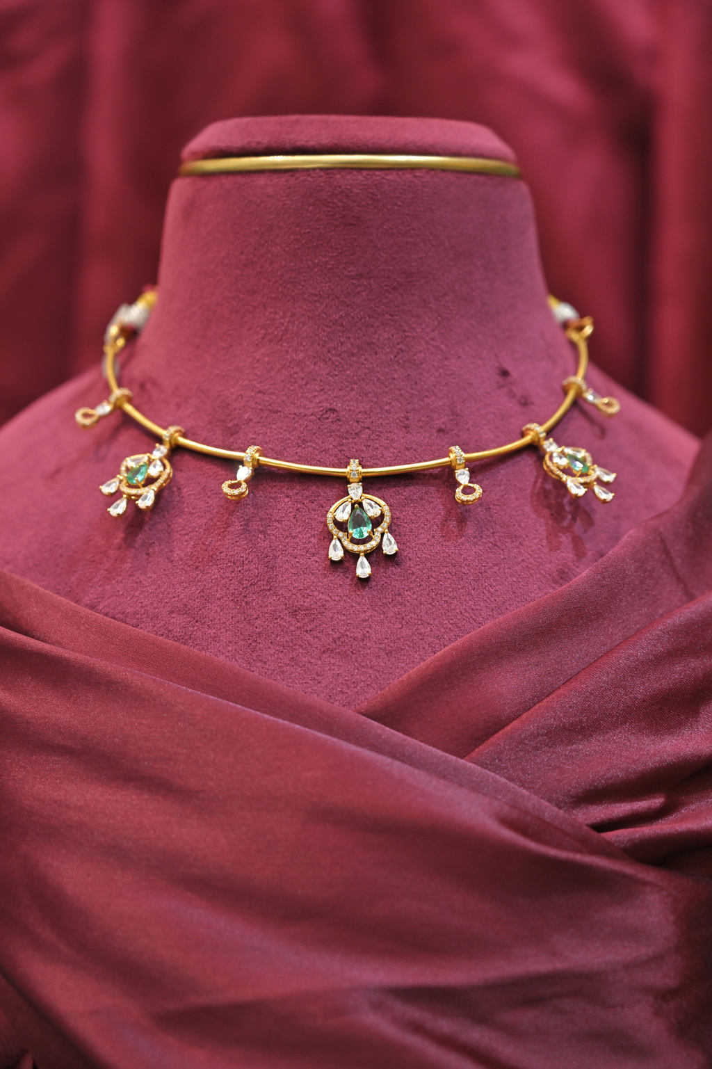 Emerald Green Teardrop Charm Designer Choker Necklace