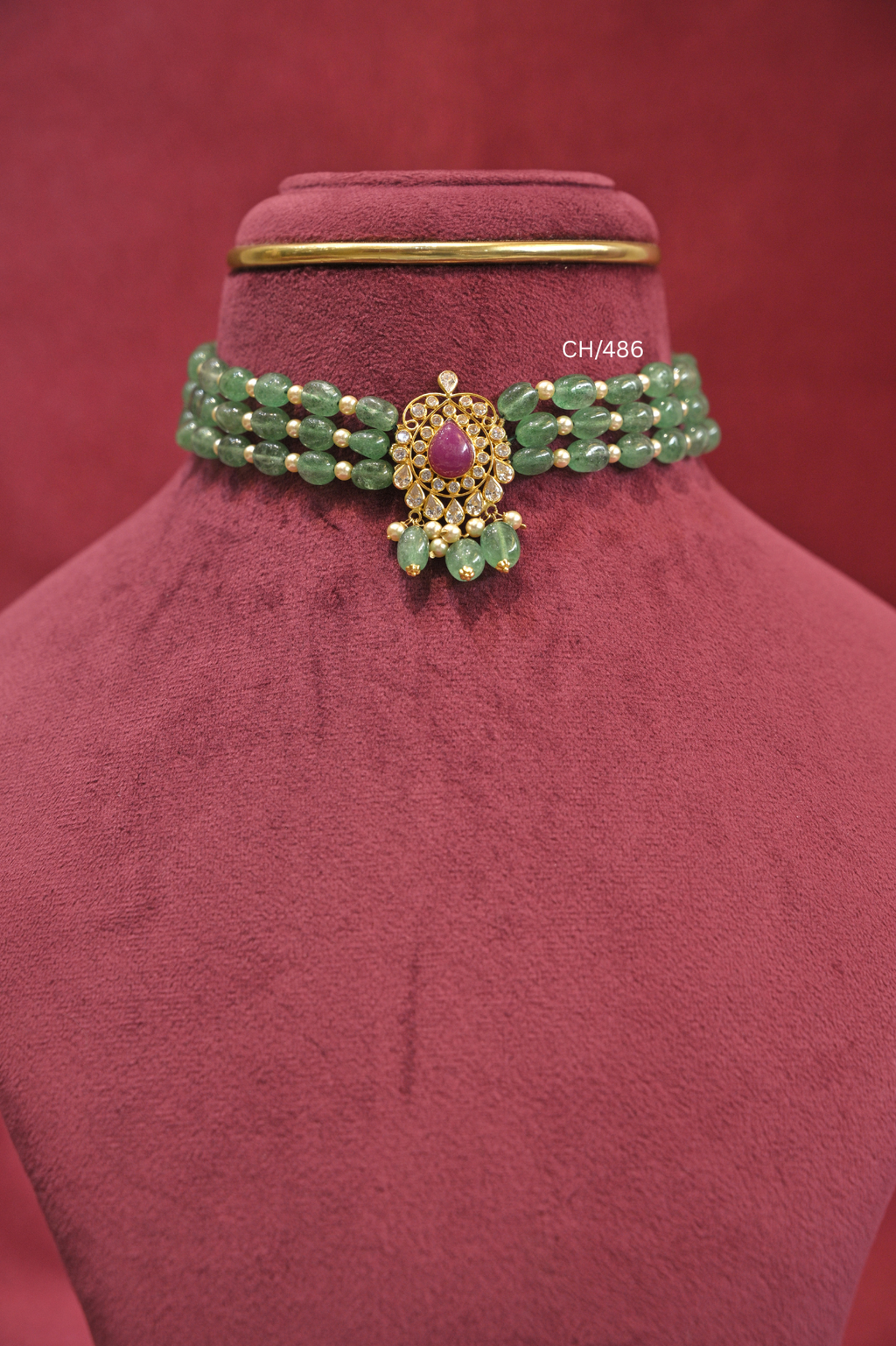 Emerald-Green Oval Bead Choker with Ruby Pendant | SKU: CH/486