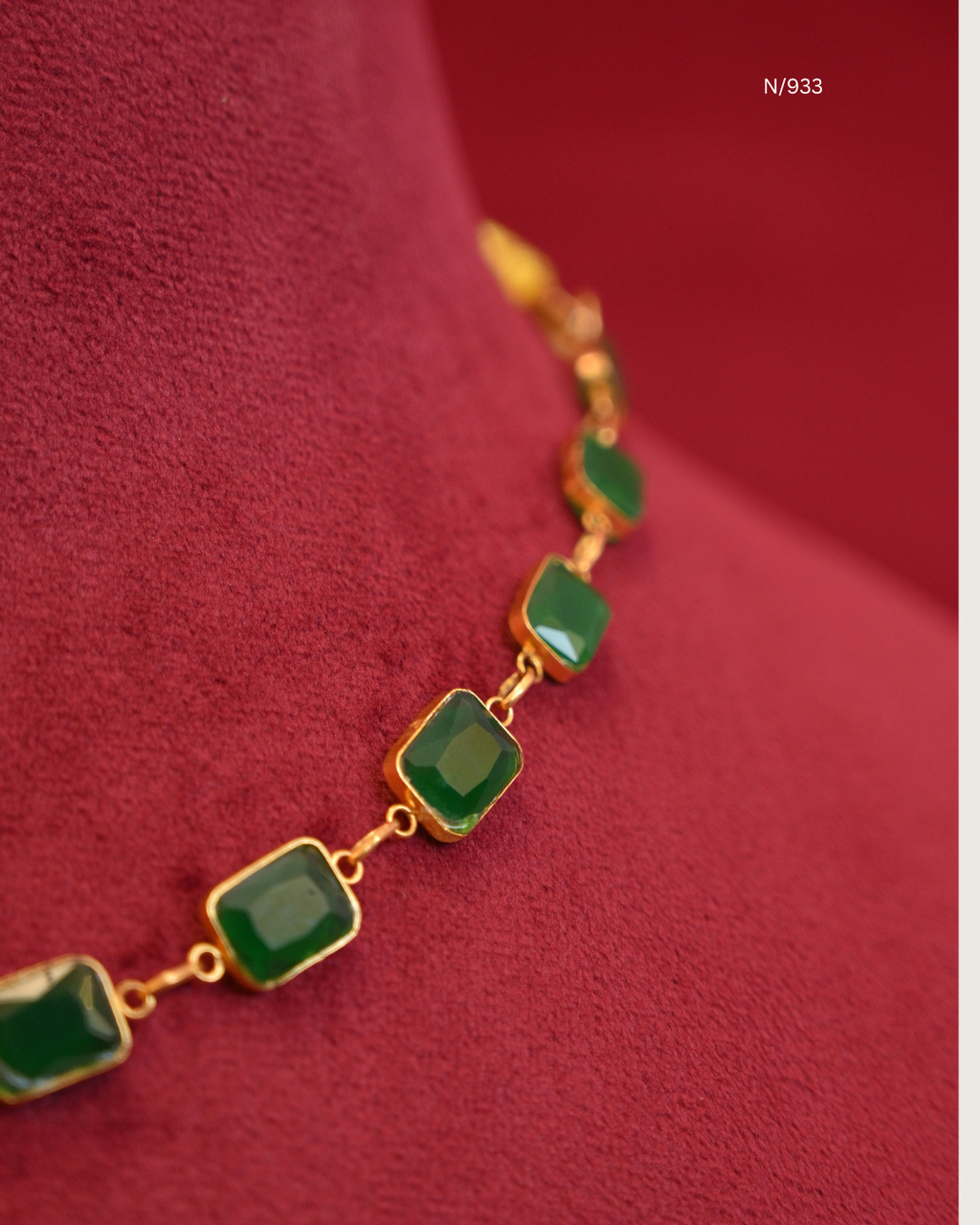 Graduated Emerald-Cut Green Gemstone Bezel Station Choker Necklace | SKU: N/933
