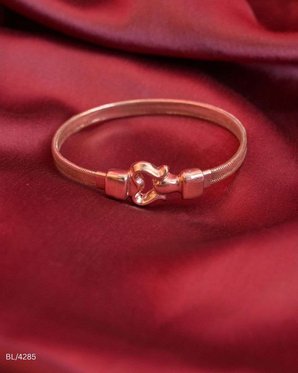 Flexible Mesh Bracelet with Sculpted Hook Clasp | SKU: BL/285