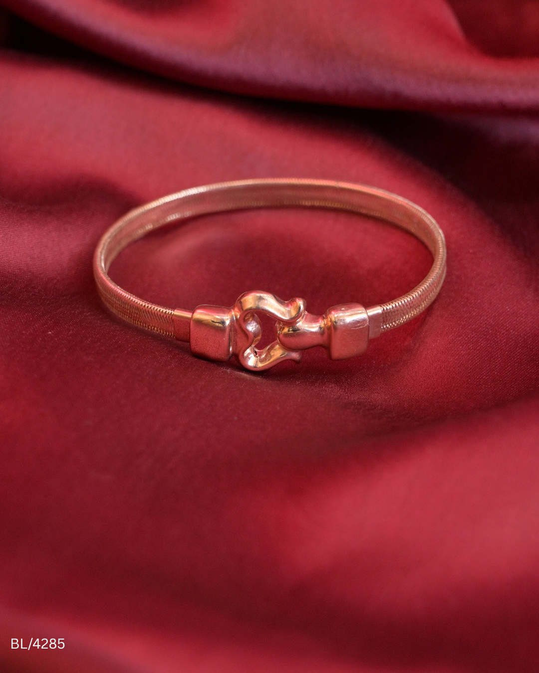Flexible Mesh Bracelet with Sculpted Hook Clasp | SKU: BL/285