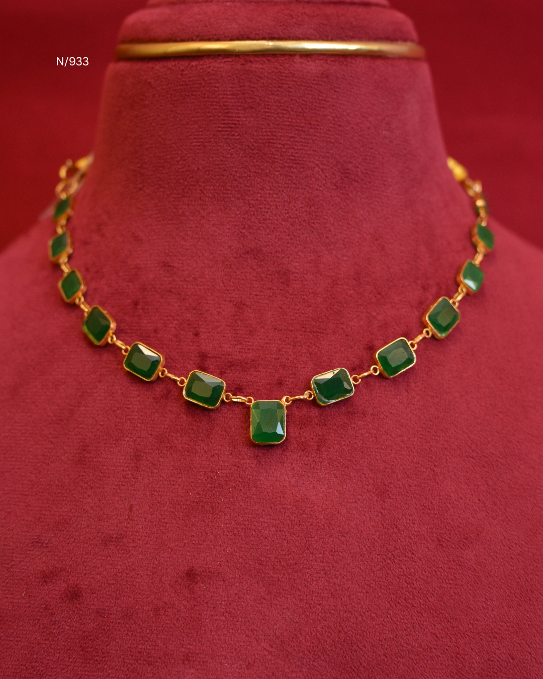Graduated Emerald-Cut Green Gemstone Bezel Station Choker Necklace | SKU: N/933