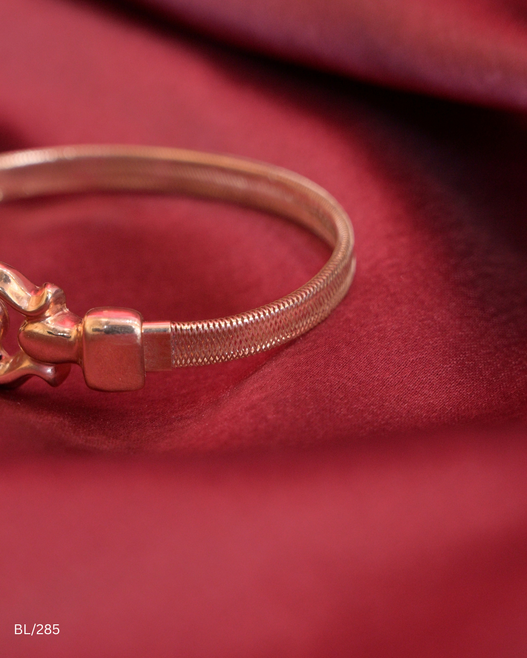Flexible Mesh Bracelet with Sculpted Hook Clasp | SKU: BL/285