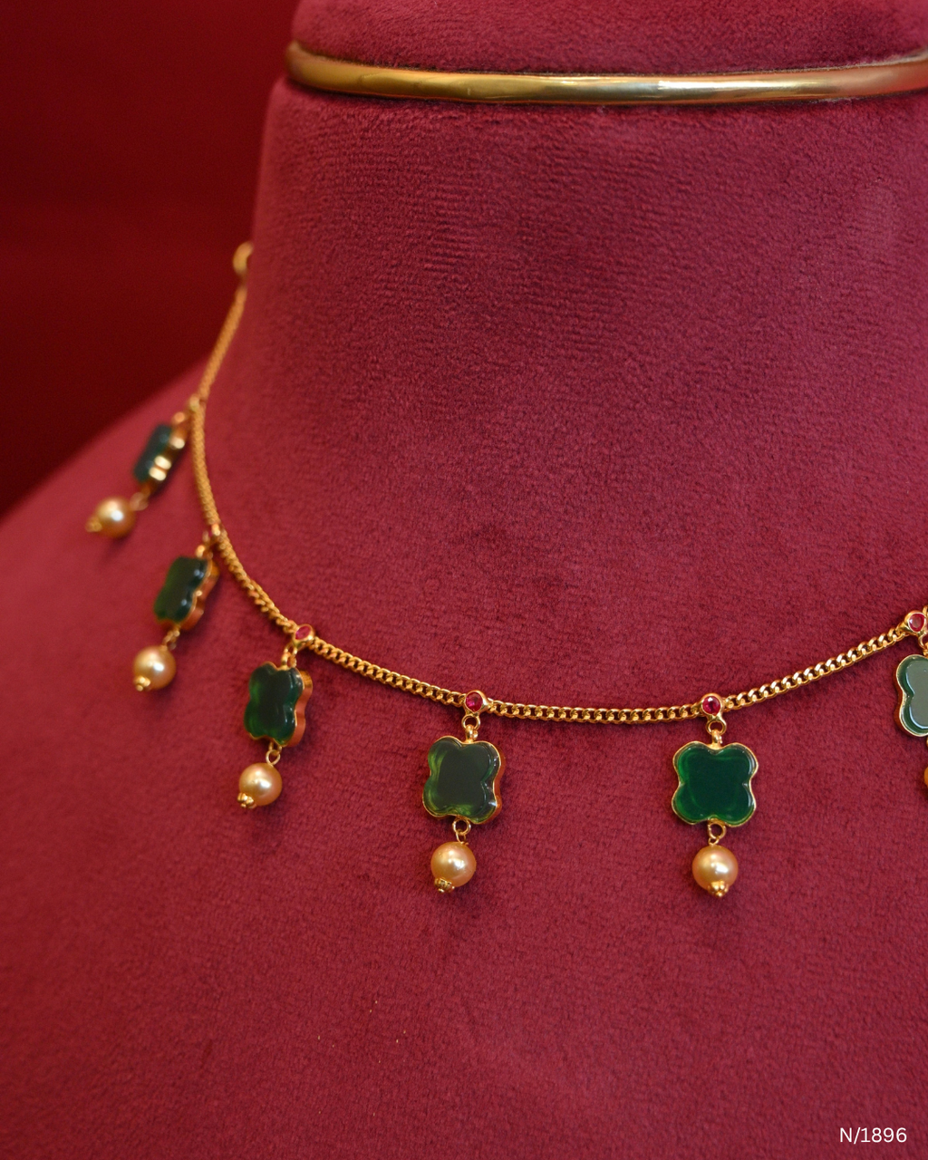 Minimalist Clover Green Onyx Choker Necklace with Pearl Drops | SKU: N/1896