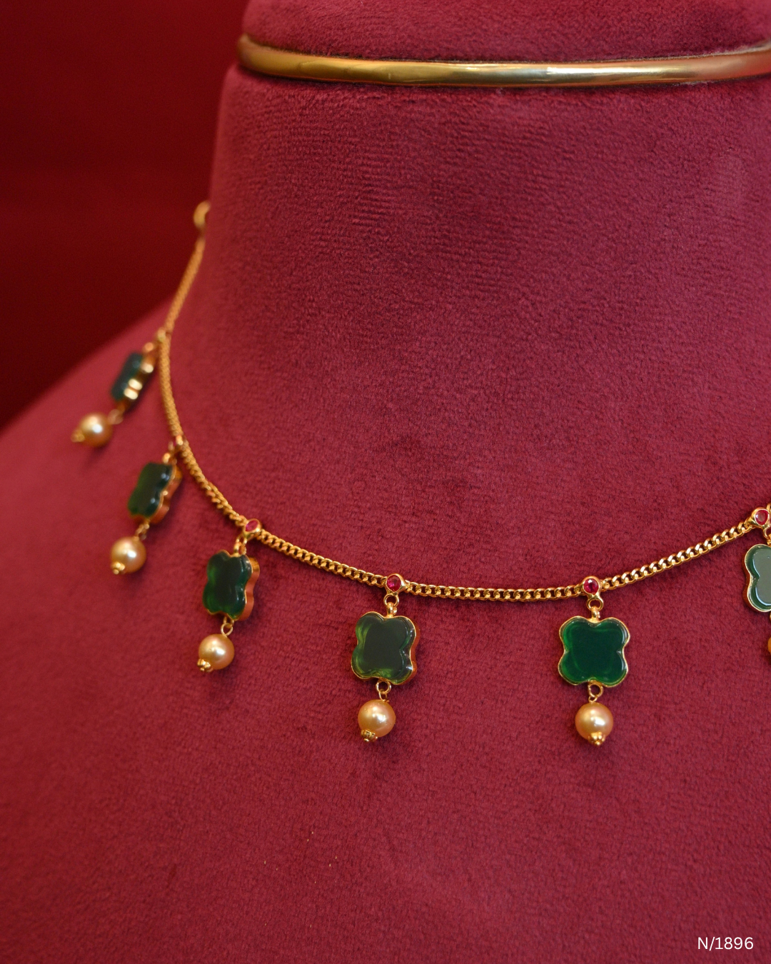 Minimalist Clover Green Onyx Choker Necklace with Pearl Drops | SKU: N/1896