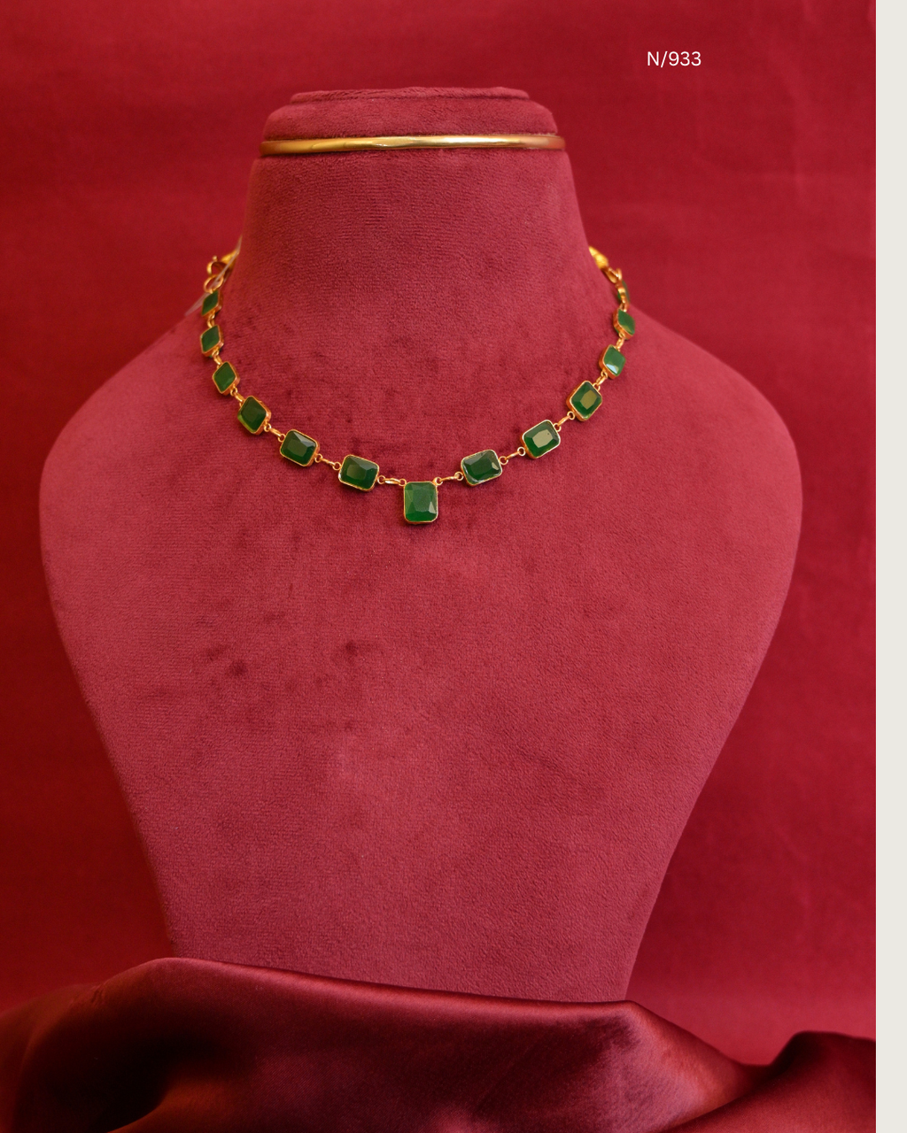 Graduated Emerald-Cut Green Gemstone Bezel Station Choker Necklace | SKU: N/933