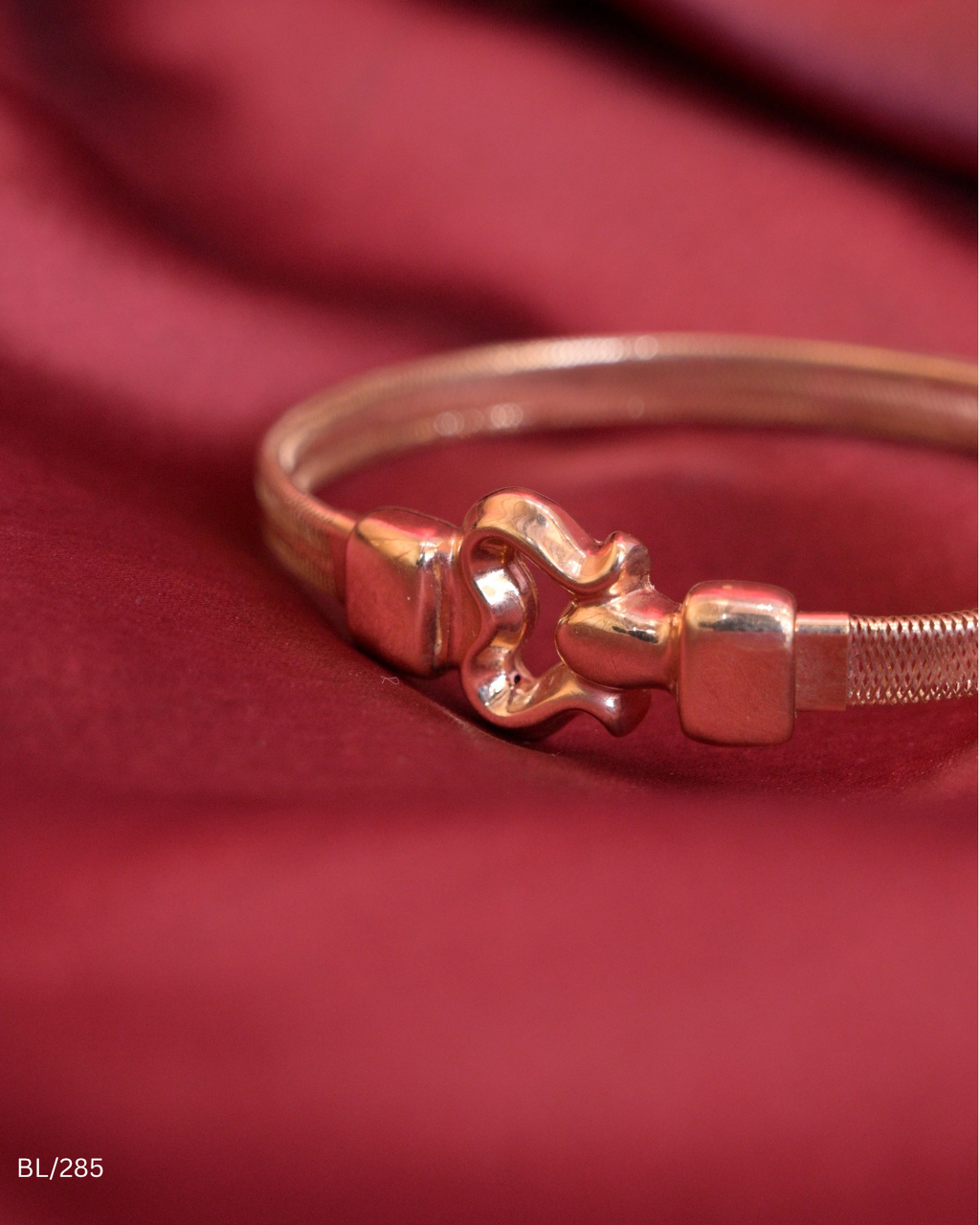 Flexible Mesh Bracelet with Sculpted Hook Clasp | SKU: BL/285
