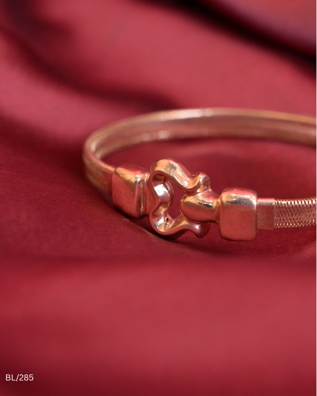Flexible Mesh Bracelet with Sculpted Hook Clasp | SKU: BL/285