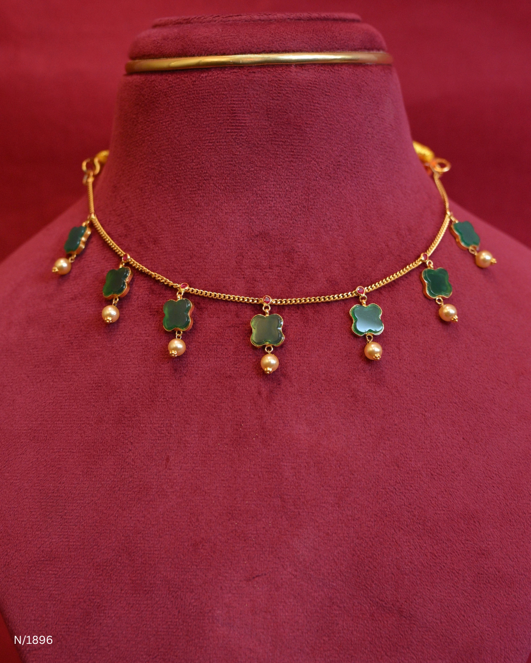 Minimalist Clover Green Onyx Choker Necklace with Pearl Drops | SKU: N/1896