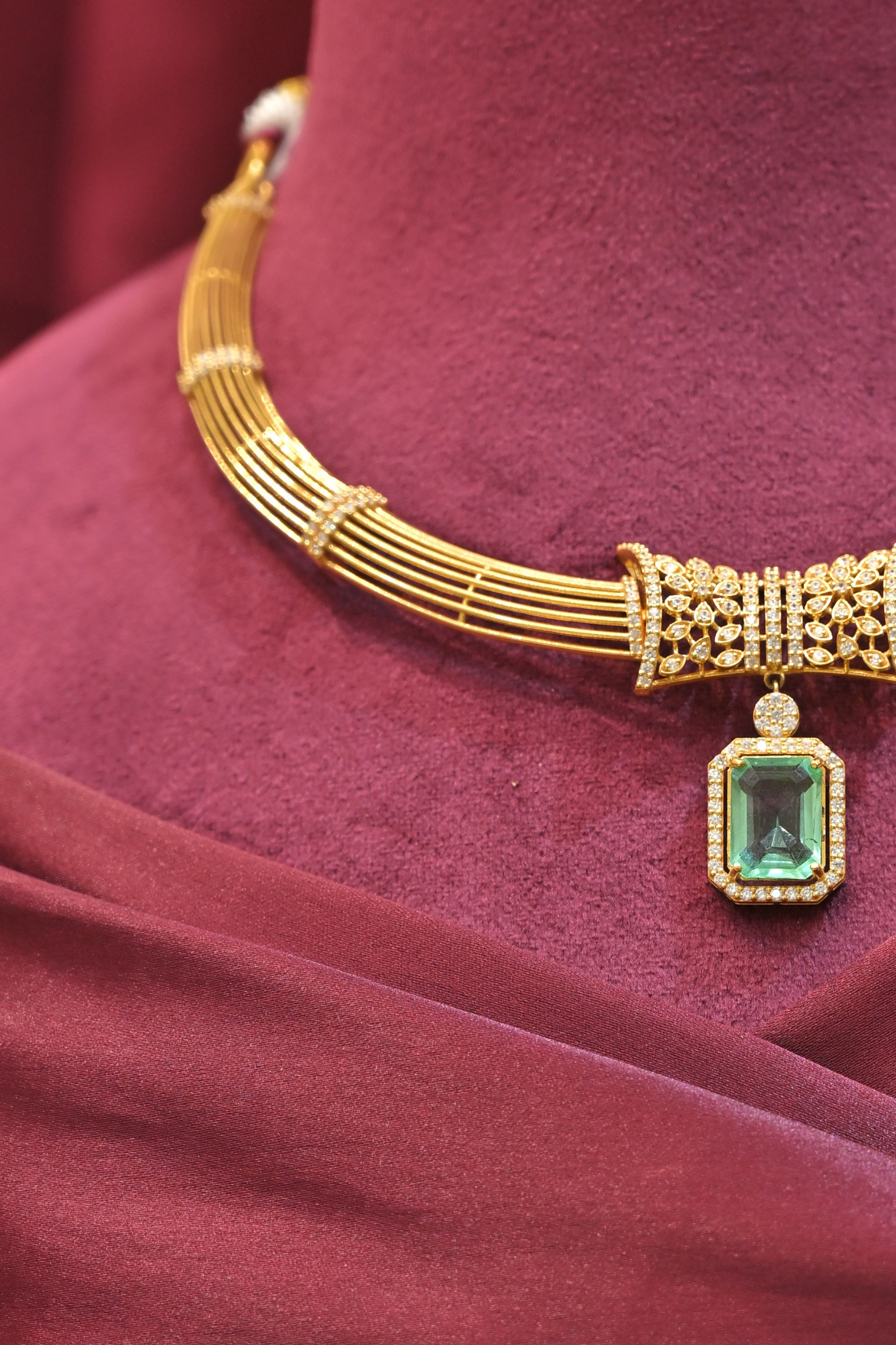 Emerald Green Pendant Multi-Strand Gold Choker Necklace
