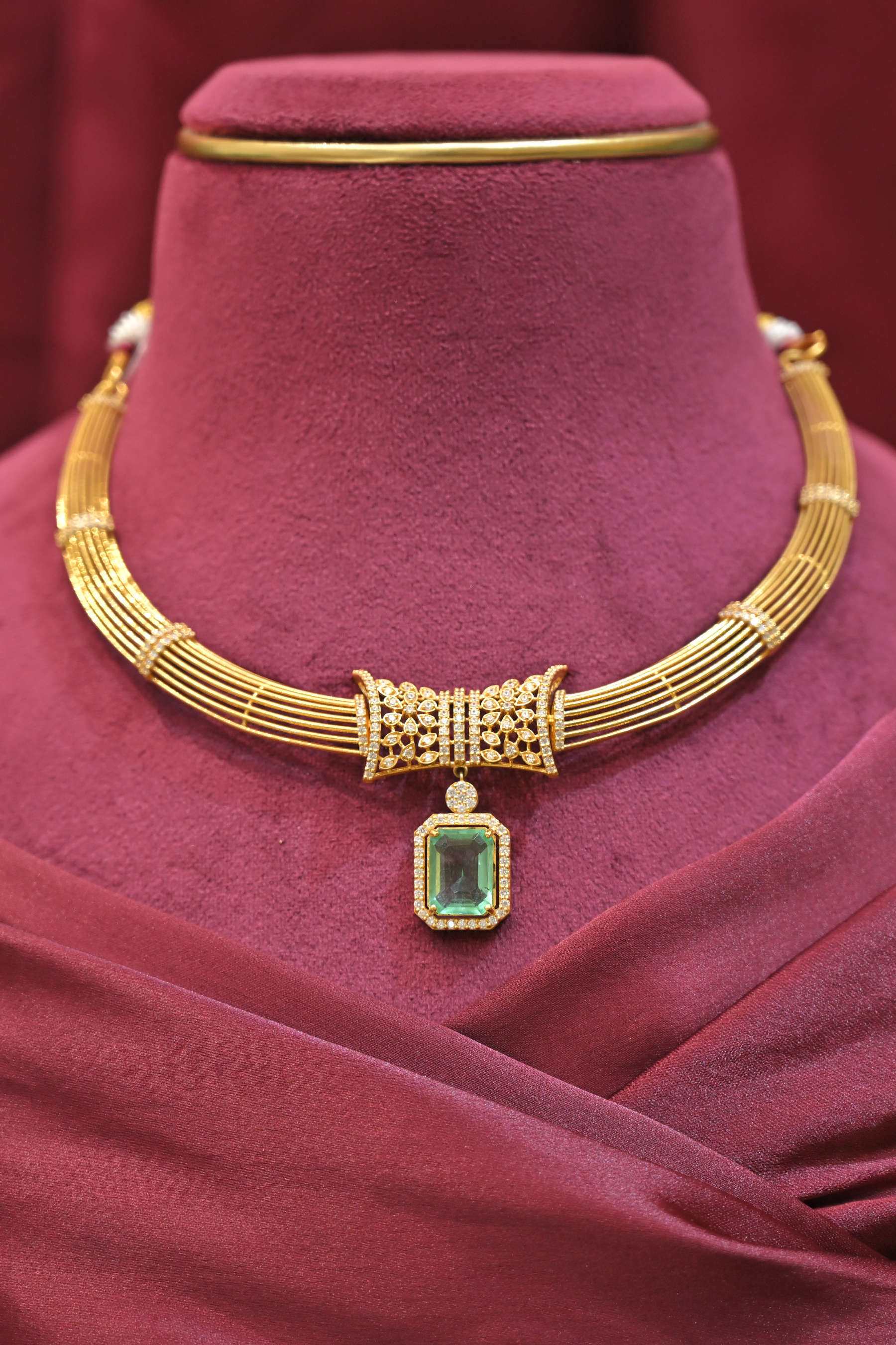 Emerald Green Pendant Multi-Strand Gold Choker Necklace