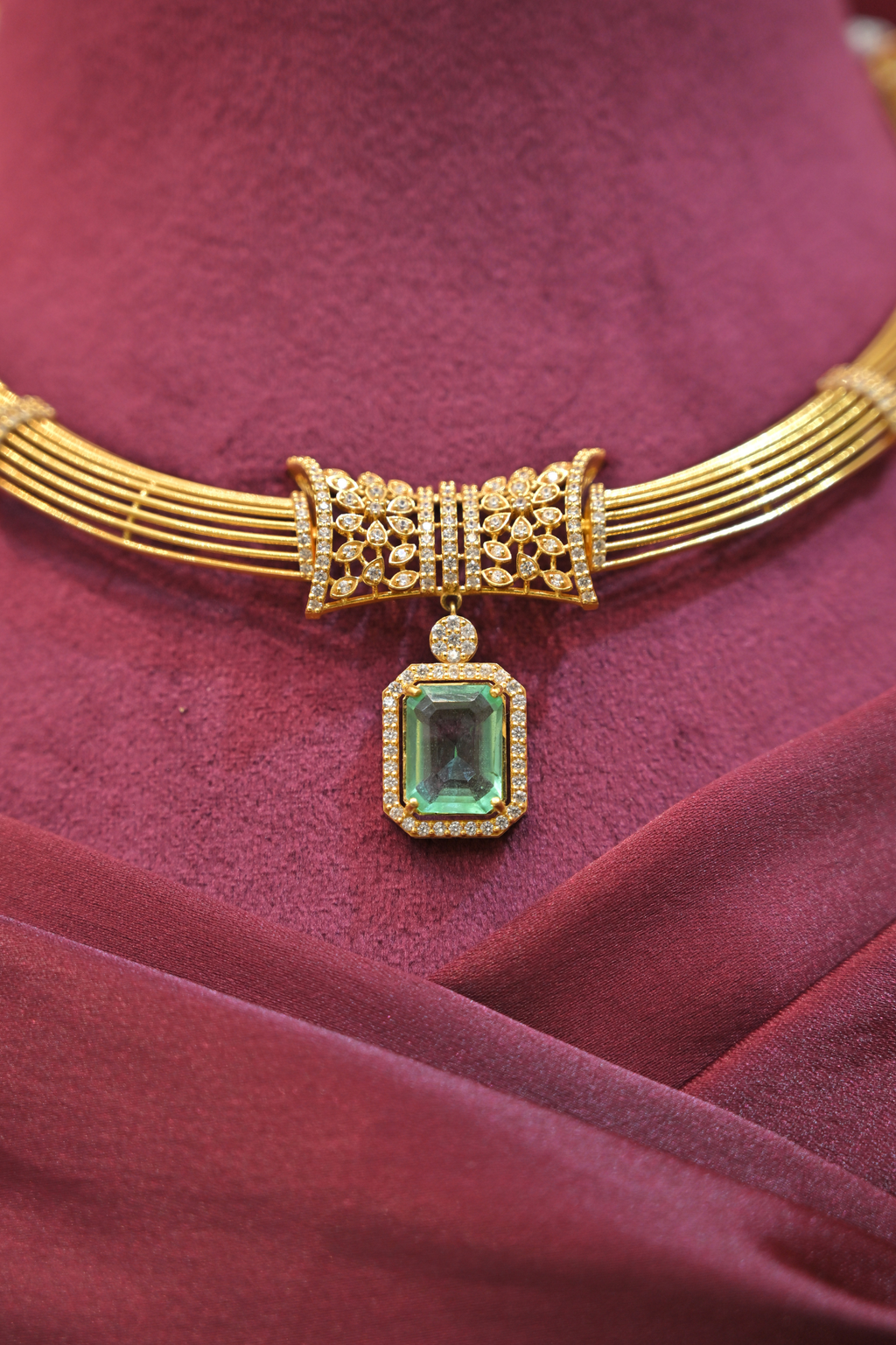 Emerald Green Pendant Multi-Strand Gold Choker Necklace