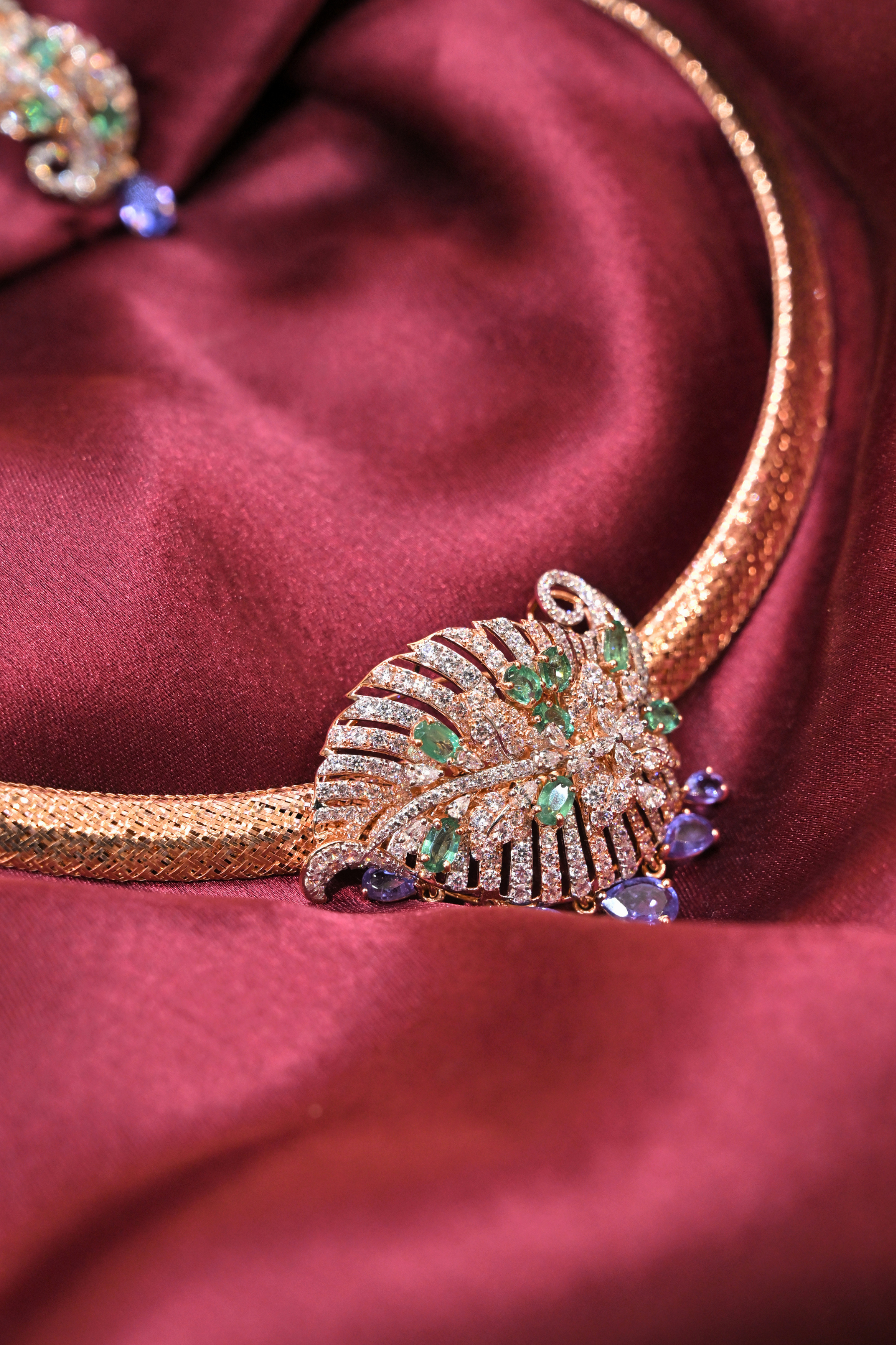 Emerald Leaf Motif Collar Necklace Set