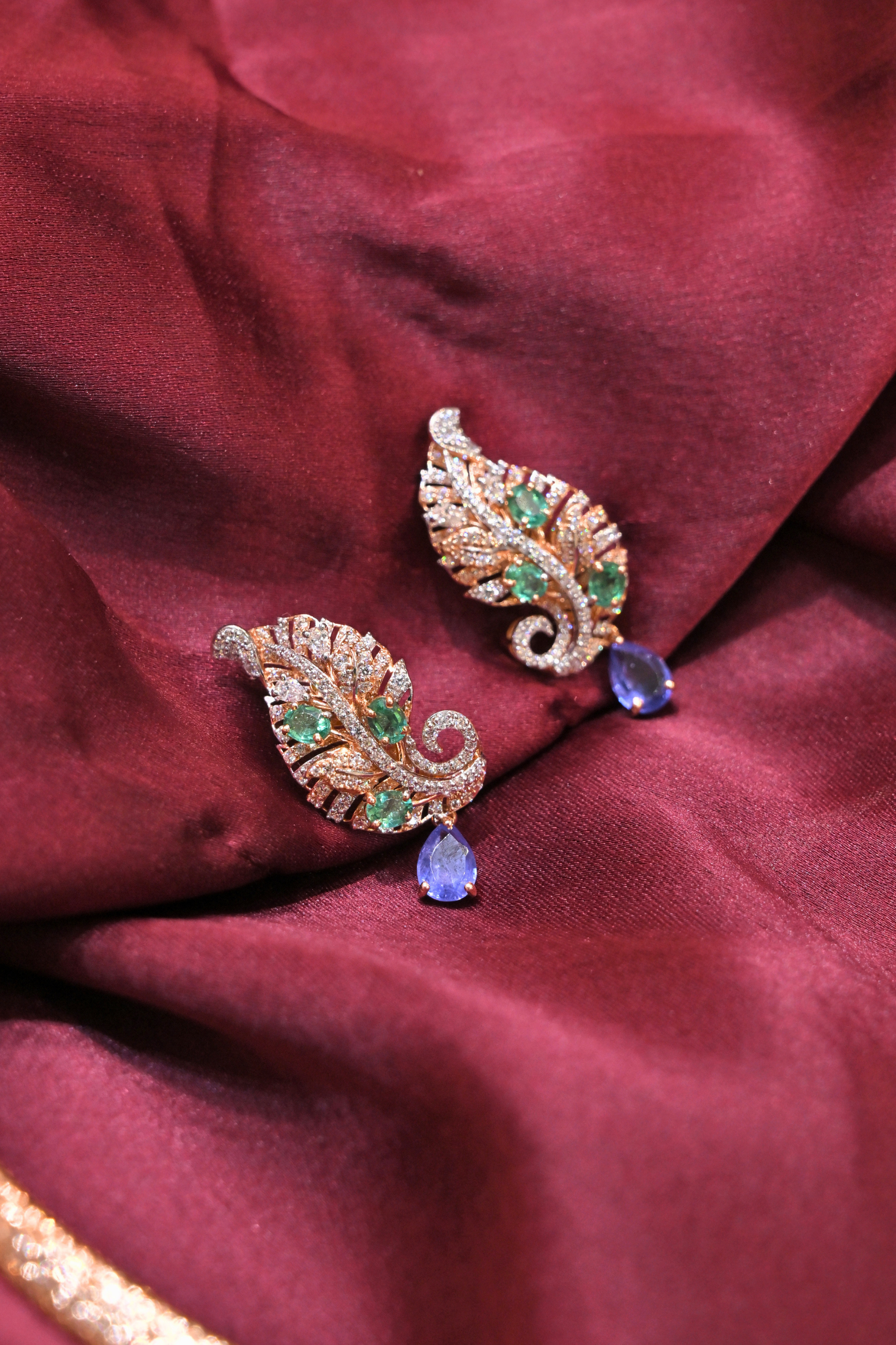 Emerald Leaf Motif Collar Necklace Set