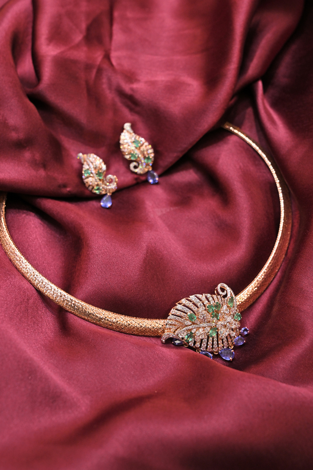 Emerald Leaf Motif Collar Necklace Set